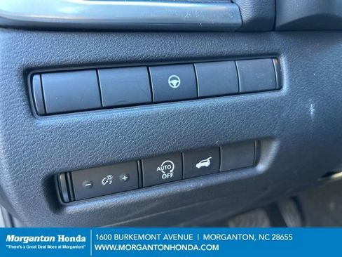 Used 2025 Nissan Rogue SV image 16