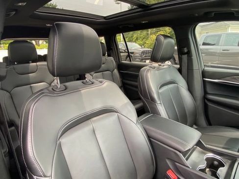 Used 2025 Jeep Grand Cherokee L Limited w/ Black Appearance Package AWD/4WD image 22