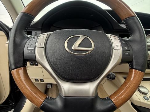 Used 2015 Lexus ES 300h w/ Navigation System Package FWD image 14