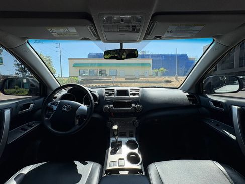 Used 2012 Toyota Highlander SE FWD image 18