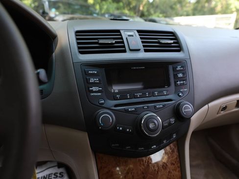 Used 2004 Honda Accord EX image 19
