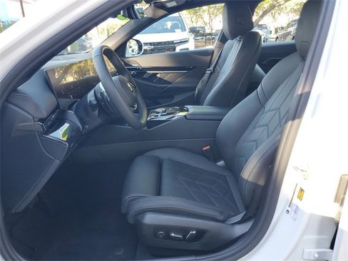 Used 2025 BMW 530i image 17