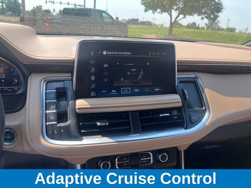 Used 2023 Chevrolet Suburban Premier w/ Advanced Technology Package AWD/4WD image 18