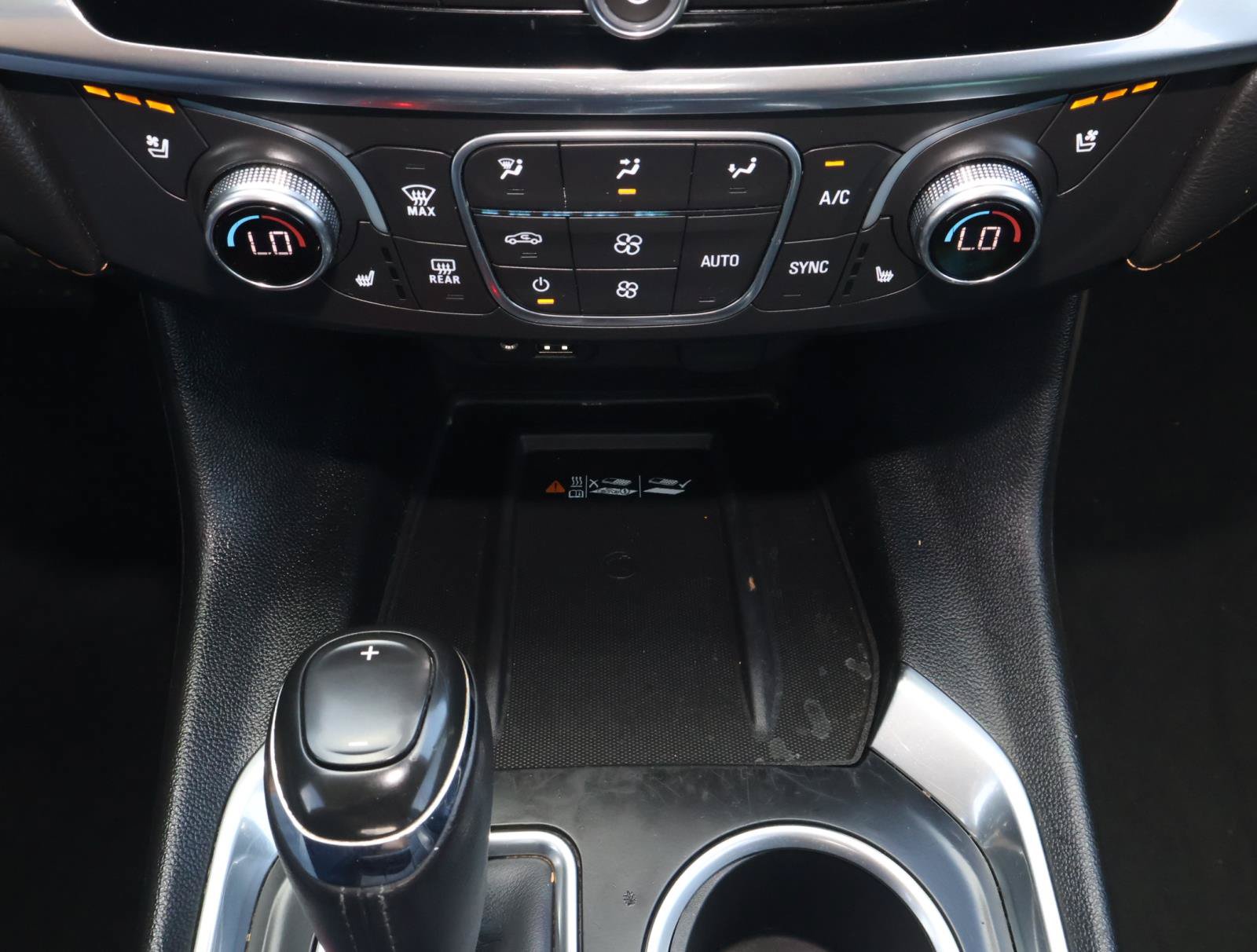 Used 2020 Chevrolet Traverse Premier FWD image 26