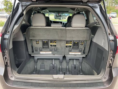 Used 2017 Toyota Sienna XLE w/ XLE Navigation Package AWD/4WD image 36
