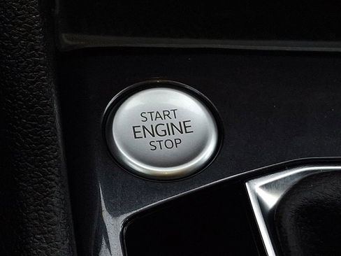 Certified 2023 Volkswagen Tiguan SE FWD image 23