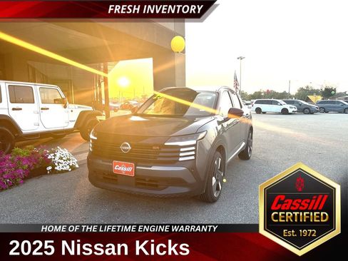 Used 2025 Nissan Kicks SR AWD/4WD image 1
