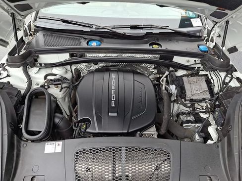 Certified 2021 Porsche Macan AWD/4WD image 32