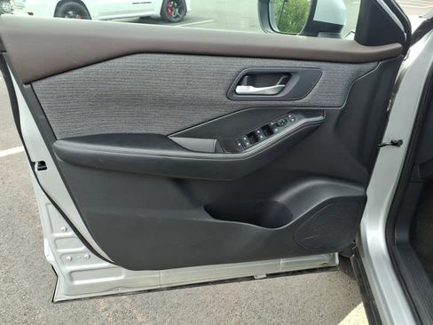 Used 2023 Nissan Rogue SV AWD/4WD image 15