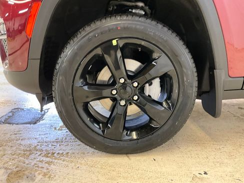 New 2025 Jeep Grand Cherokee Limited w/ Black Appearance Package image 7