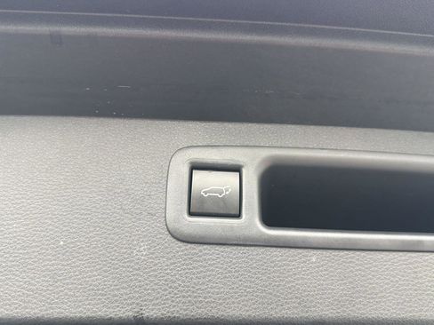 Used 2023 Toyota Highlander XLE FWD image 36