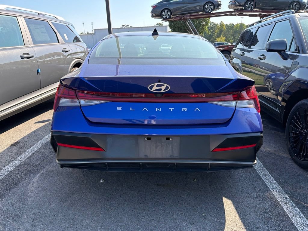 Used 2025 Hyundai Elantra SEL FWD image 5