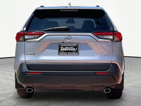 Used 2022 Toyota RAV4 XLE w/ Convenience Package FWD image 4