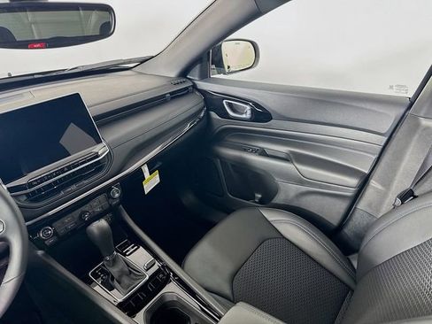 New 2026 Jeep Compass Latitude AWD/4WD image 21