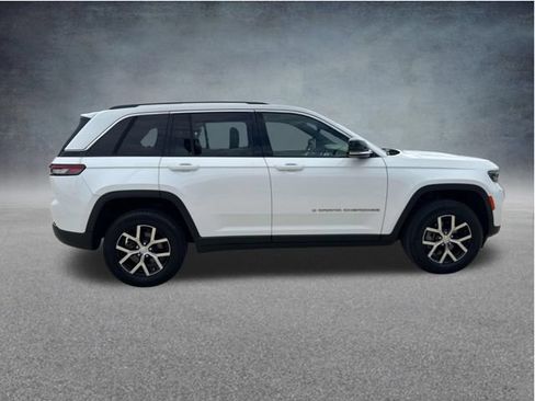 Used 2023 Jeep Grand Cherokee Limited RWD image 12