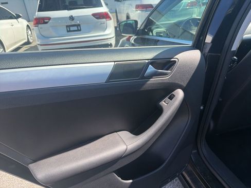 Used 2014 Volkswagen Jetta SE image 17