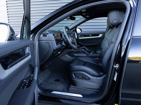 Certified 2026 Porsche Cayenne Coupe AWD/4WD image 23