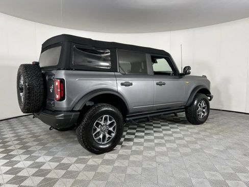 Used 2023 Ford Bronco Badlands image 7