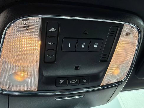 Used 2020 Jeep Grand Cherokee Limited AWD/4WD image 33