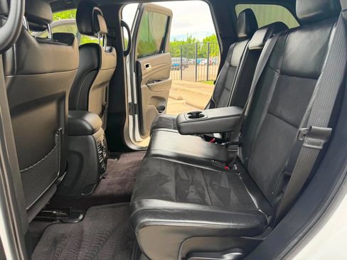Used 2018 Jeep Grand Cherokee Altitude RWD image 12