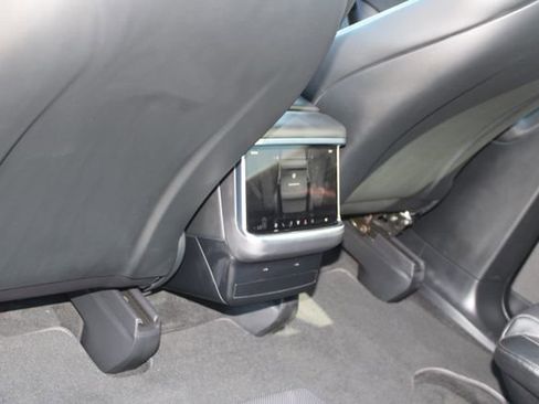 Used 2023 Tesla Model X Plaid image 33