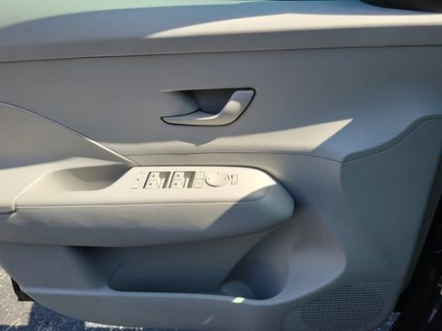 Used 2025 Hyundai Kona SEL FWD image 13