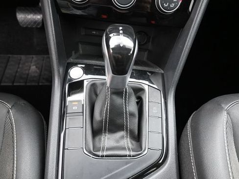 Used 2023 Volkswagen Taos SE w/ Panoramic Sunroof Package FWD image 26