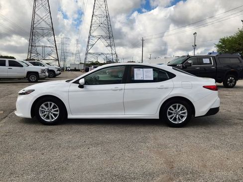 Used 2025 Toyota Camry LE image 4