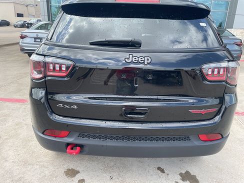 Used 2024 Jeep Compass Trailhawk AWD/4WD image 11