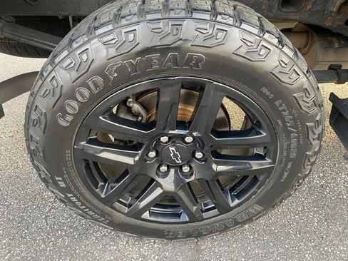 Used 2021 Chevrolet Silverado 1500 Custom Trail Boss w/ LPO, Dark Essentials Package image 31