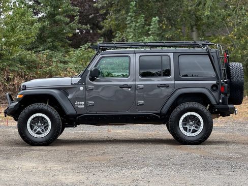 Used 2018 Jeep Wrangler Unlimited Sport S AWD/4WD image 4