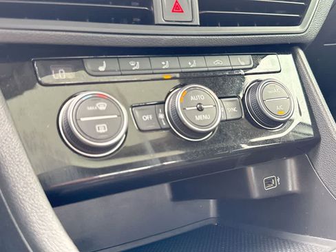 Used 2019 Volkswagen Jetta SE FWD image 19