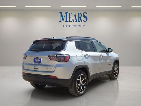 Used 2025 Jeep Compass Limited image 5