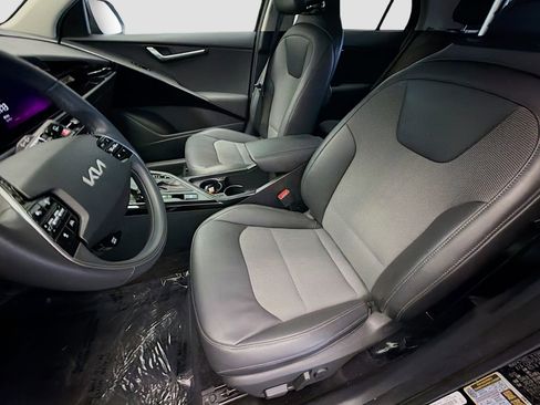 Used 2024 Kia Niro EX FWD image 11