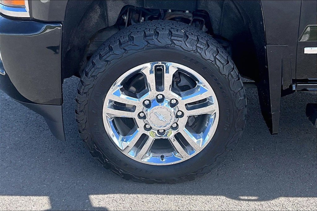 Used 2016 Chevrolet Silverado 2500 High Country w/ Duramax Plus Package AWD/4WD image 9