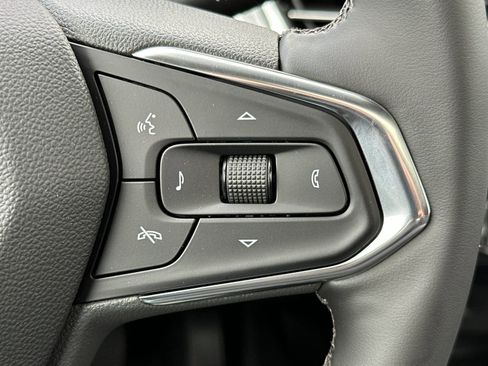 Used 2026 Chevrolet Trax LT w/ Sunroof Package FWD image 27