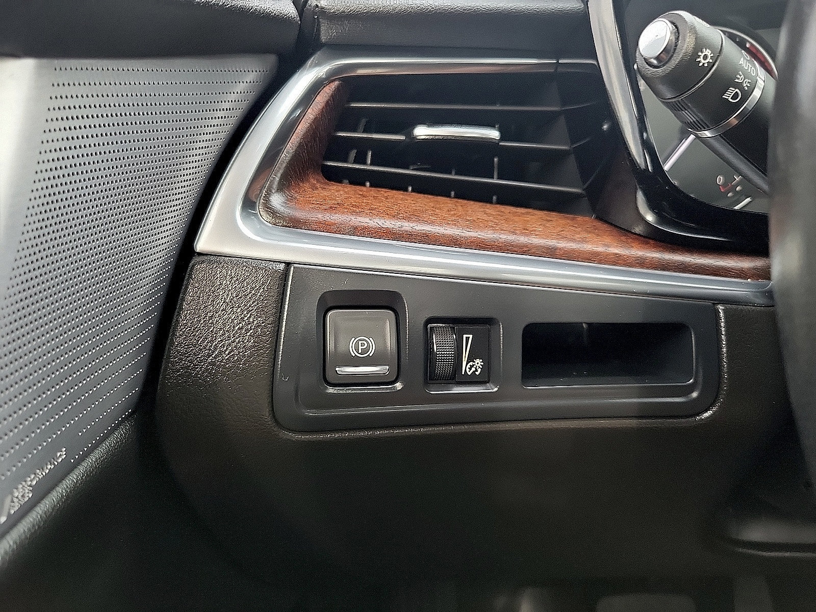 Used 2023 Cadillac XT5 Premium Luxury w/ LPO, Floor Liner Package FWD image 14