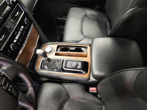 Used 2024 Nissan Armada SL image 21
