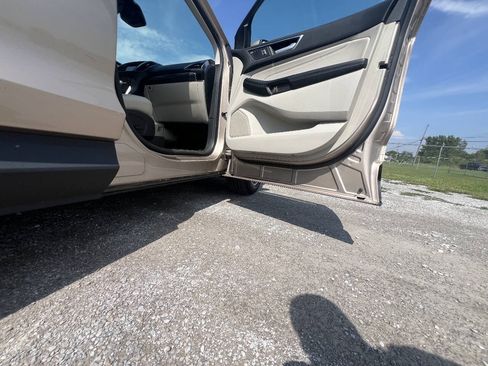 Used 2020 Ford Edge Titanium w/ Equipment Group 301A AWD/4WD image 18