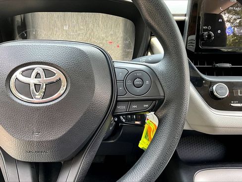 Used 2024 Toyota Corolla LE FWD image 11