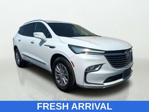 Used 2022 Buick Enclave Essence FWD image 1
