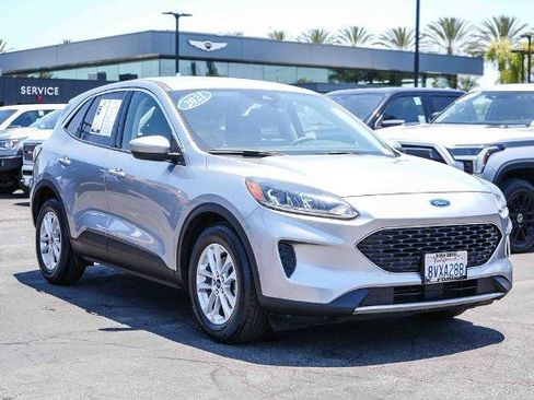 Certified 2021 Ford Escape SE FWD image 3