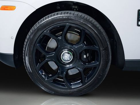 Used 2024 Rolls-Royce Cullinan Black Badge image 19