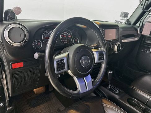 Used 2014 Jeep Wrangler Unlimited Rubicon AWD/4WD image 8