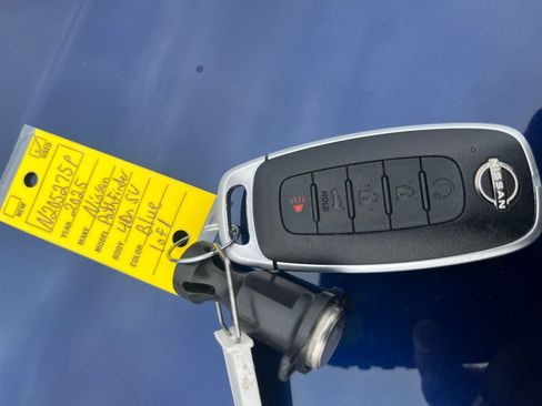 Used 2025 Nissan Pathfinder SV AWD/4WD image 31