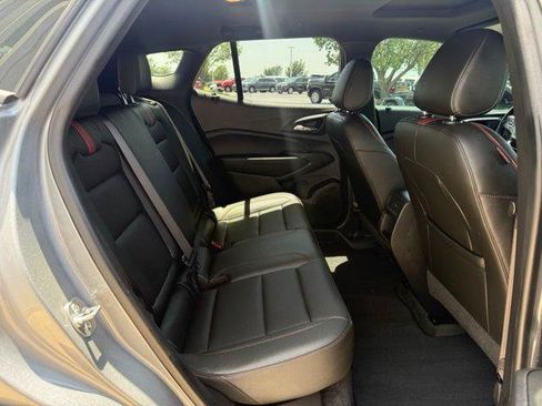 Used 2025 Chevrolet Trax RS w/ Sunroof Package FWD image 4