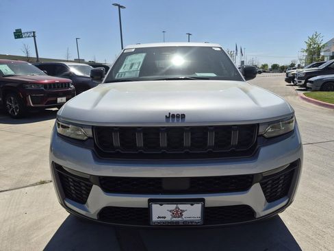 New 2026 Jeep Grand Cherokee Limited RWD image 7