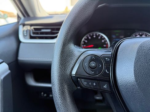 Used 2021 Toyota RAV4 XLE image 19