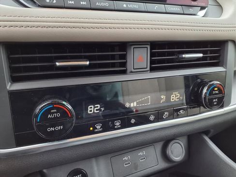 Used 2024 Nissan Rogue SV image 7