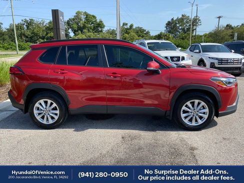 Used 2024 Toyota Corolla Cross LE w/ Moonroof Package FWD image 39